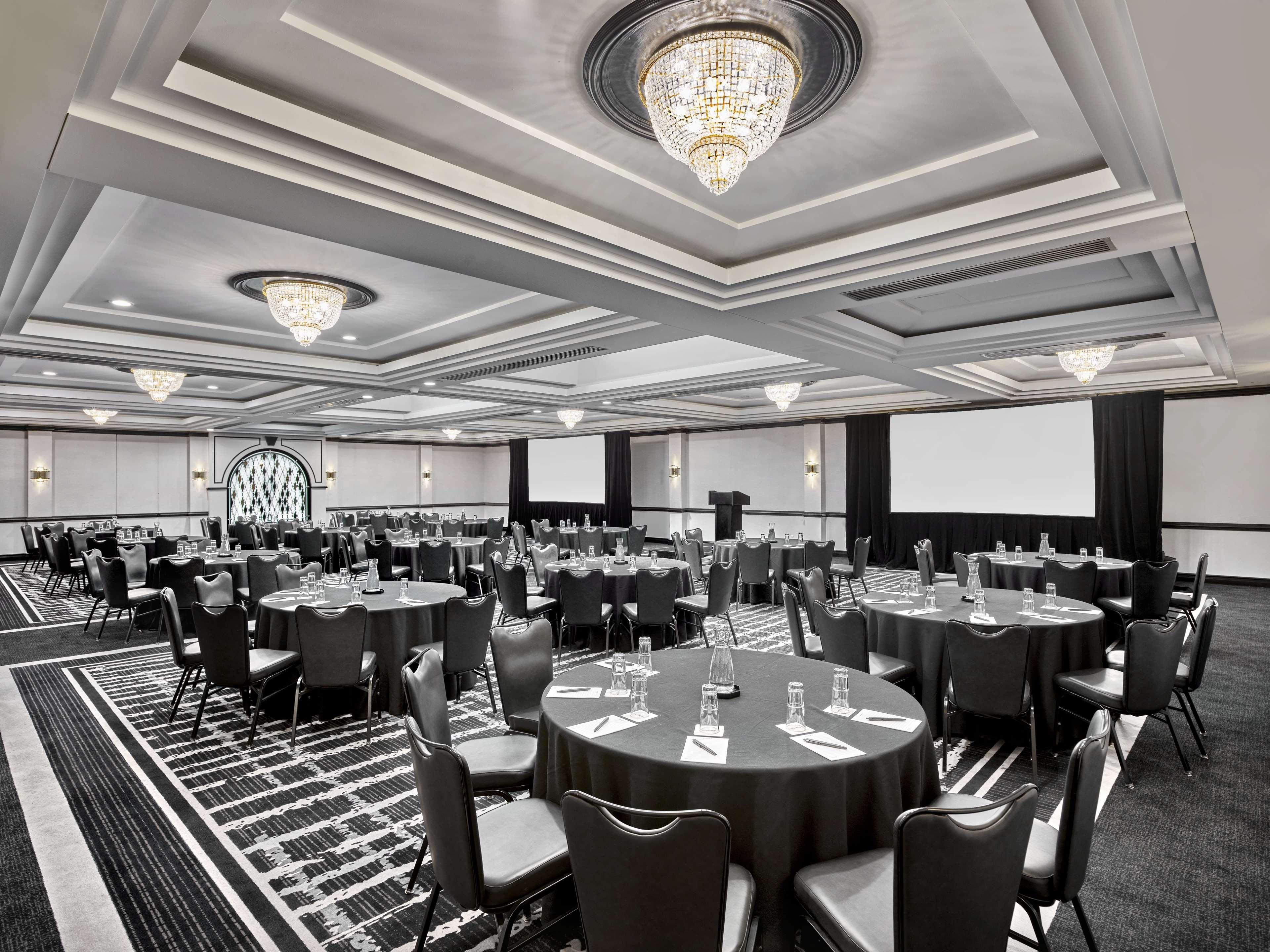 Vogue Hotel Montreal Downtown, Curio Collection By Hilton المظهر الخارجي الصورة