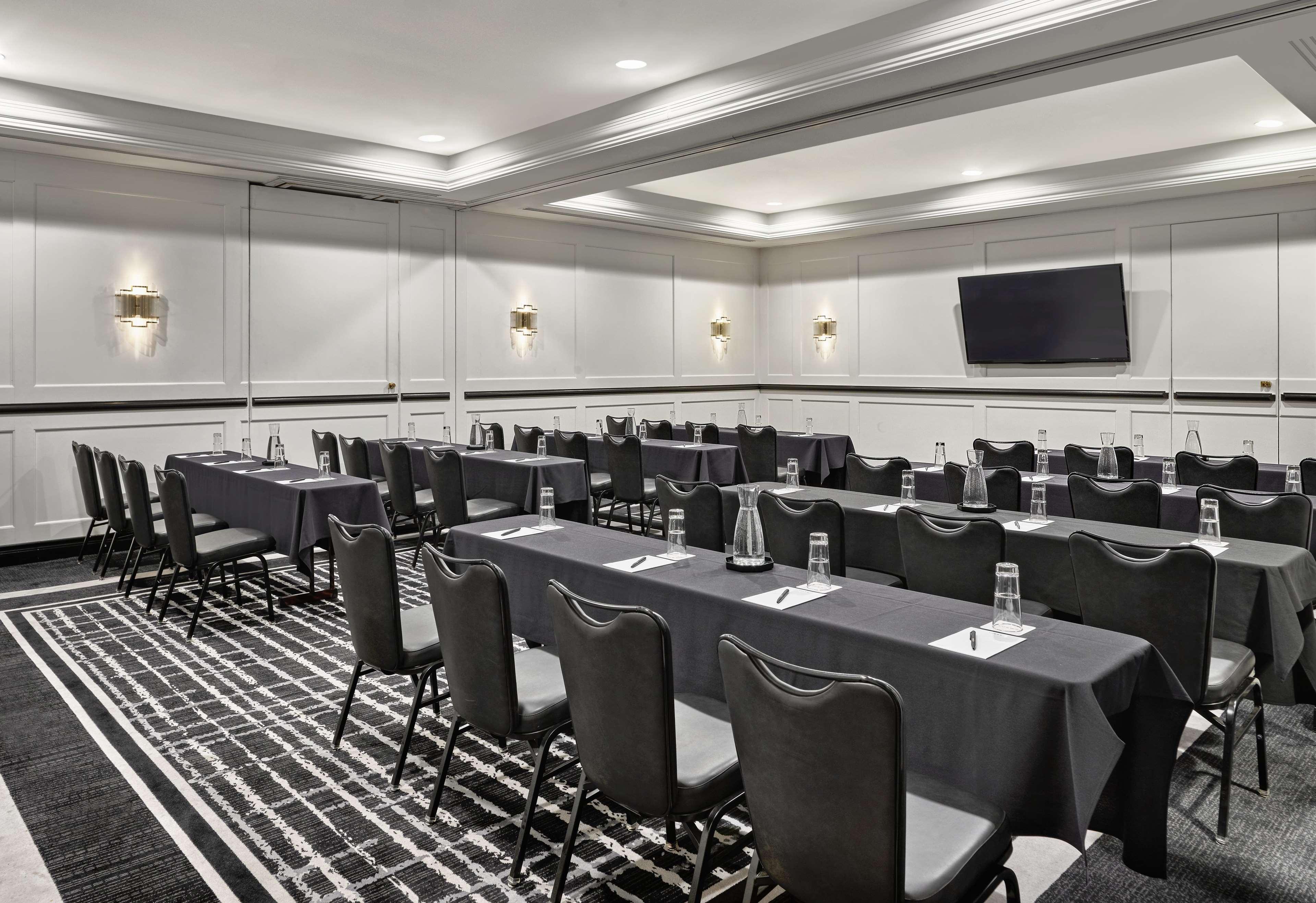 Vogue Hotel Montreal Downtown, Curio Collection By Hilton المظهر الخارجي الصورة