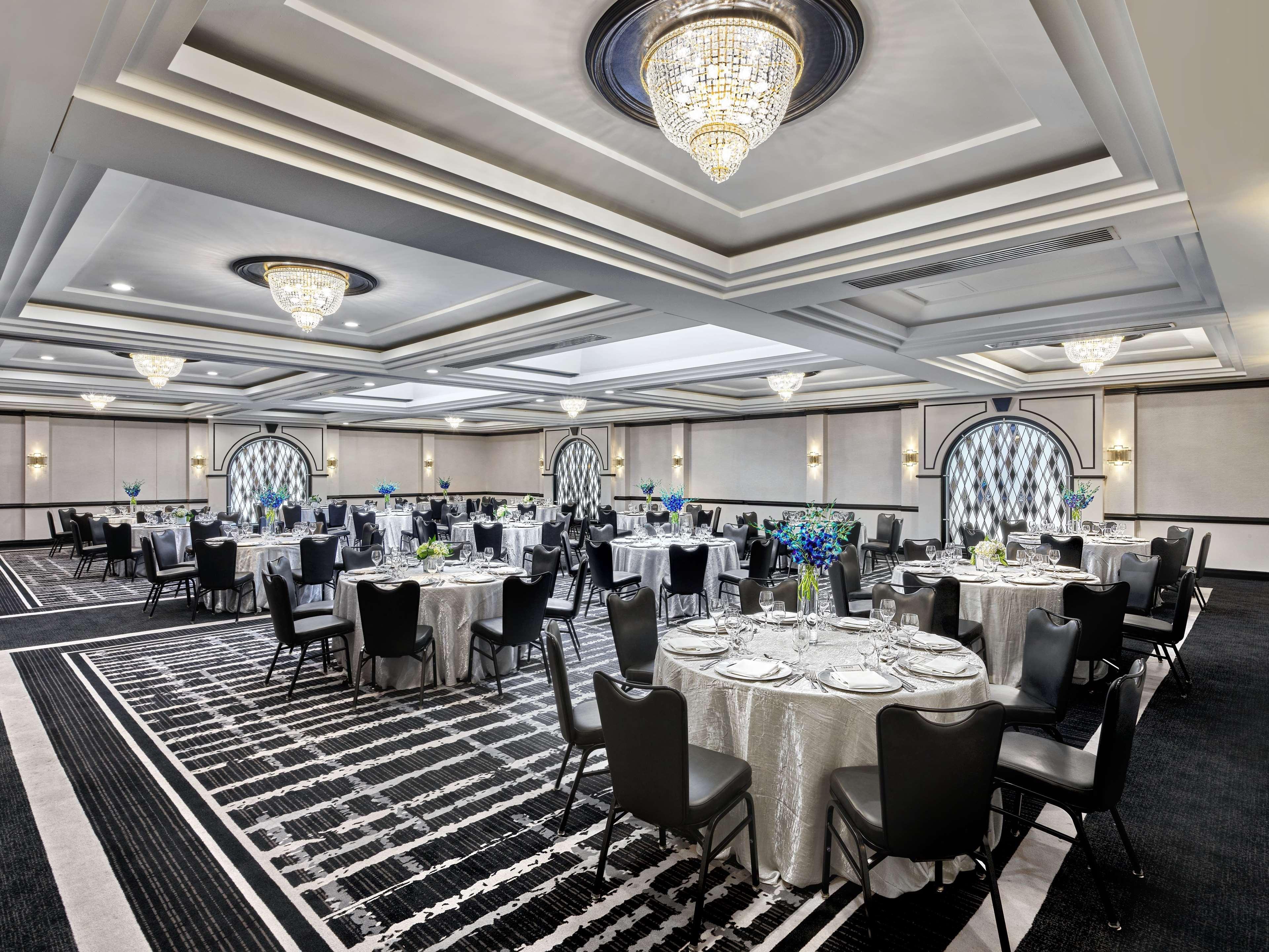 Vogue Hotel Montreal Downtown, Curio Collection By Hilton المظهر الخارجي الصورة