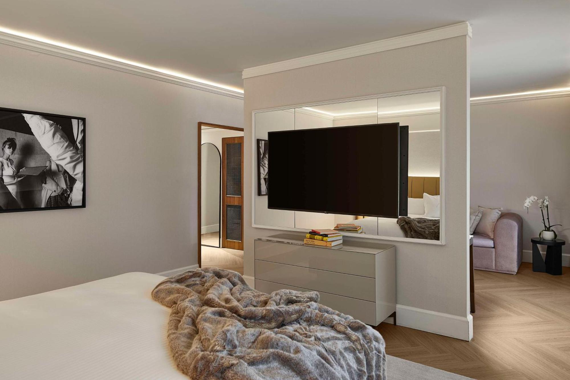 Vogue Hotel Montreal Downtown, Curio Collection By Hilton المظهر الخارجي الصورة