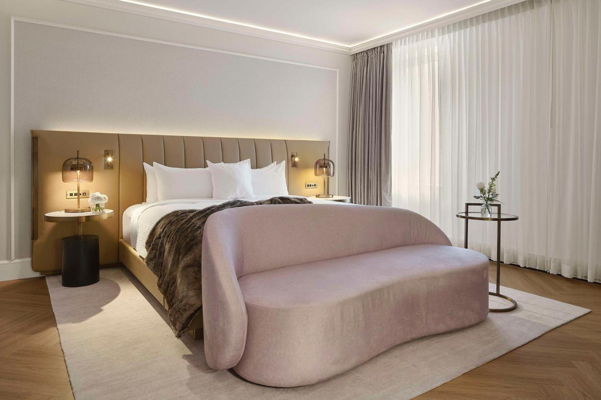 Vogue Hotel Montreal Downtown, Curio Collection By Hilton المظهر الخارجي الصورة