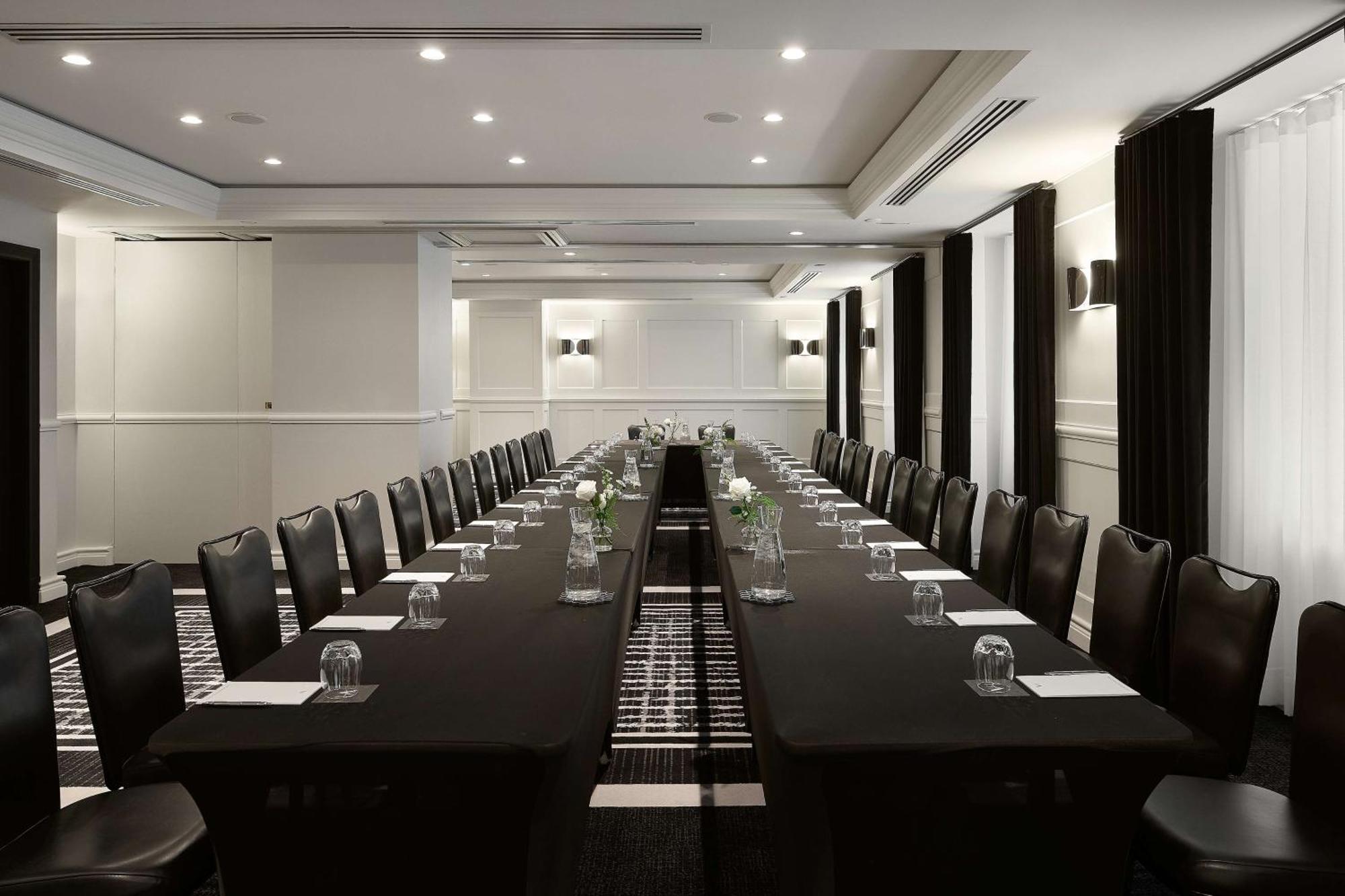Vogue Hotel Montreal Downtown, Curio Collection By Hilton المظهر الخارجي الصورة