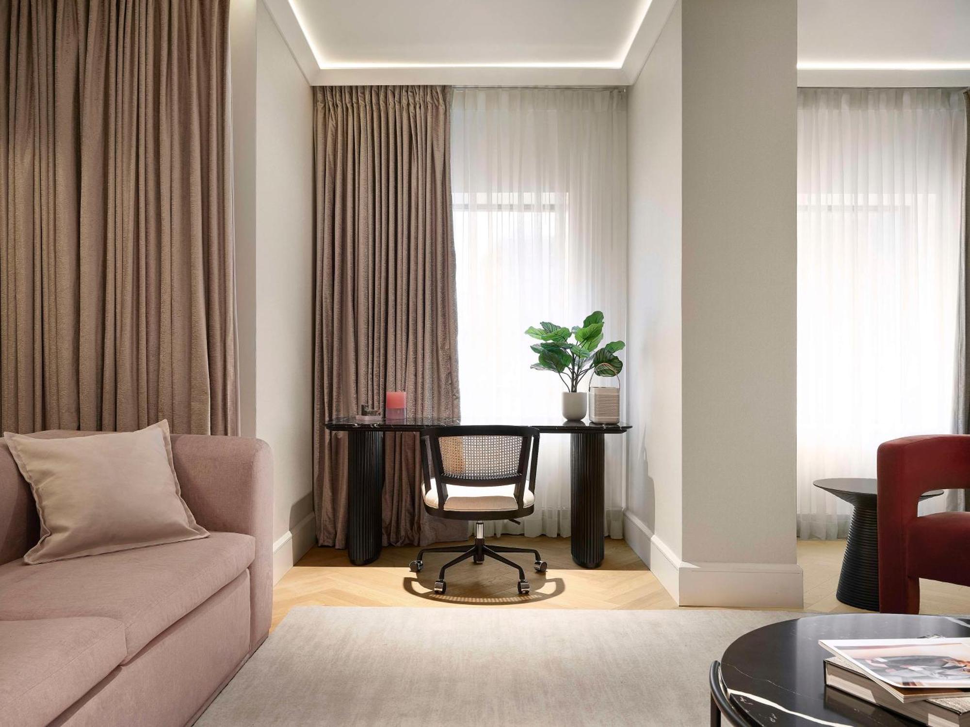 Vogue Hotel Montreal Downtown, Curio Collection By Hilton المظهر الخارجي الصورة
