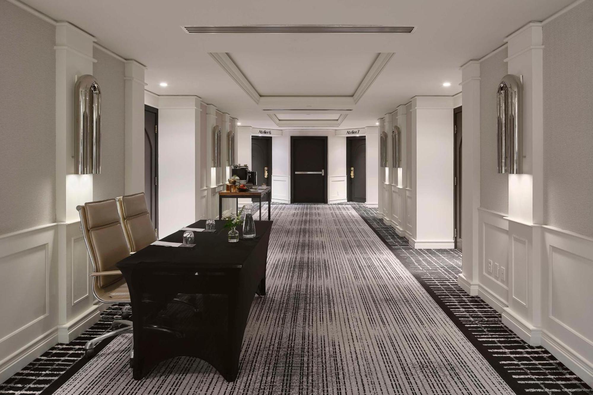Vogue Hotel Montreal Downtown, Curio Collection By Hilton المظهر الخارجي الصورة