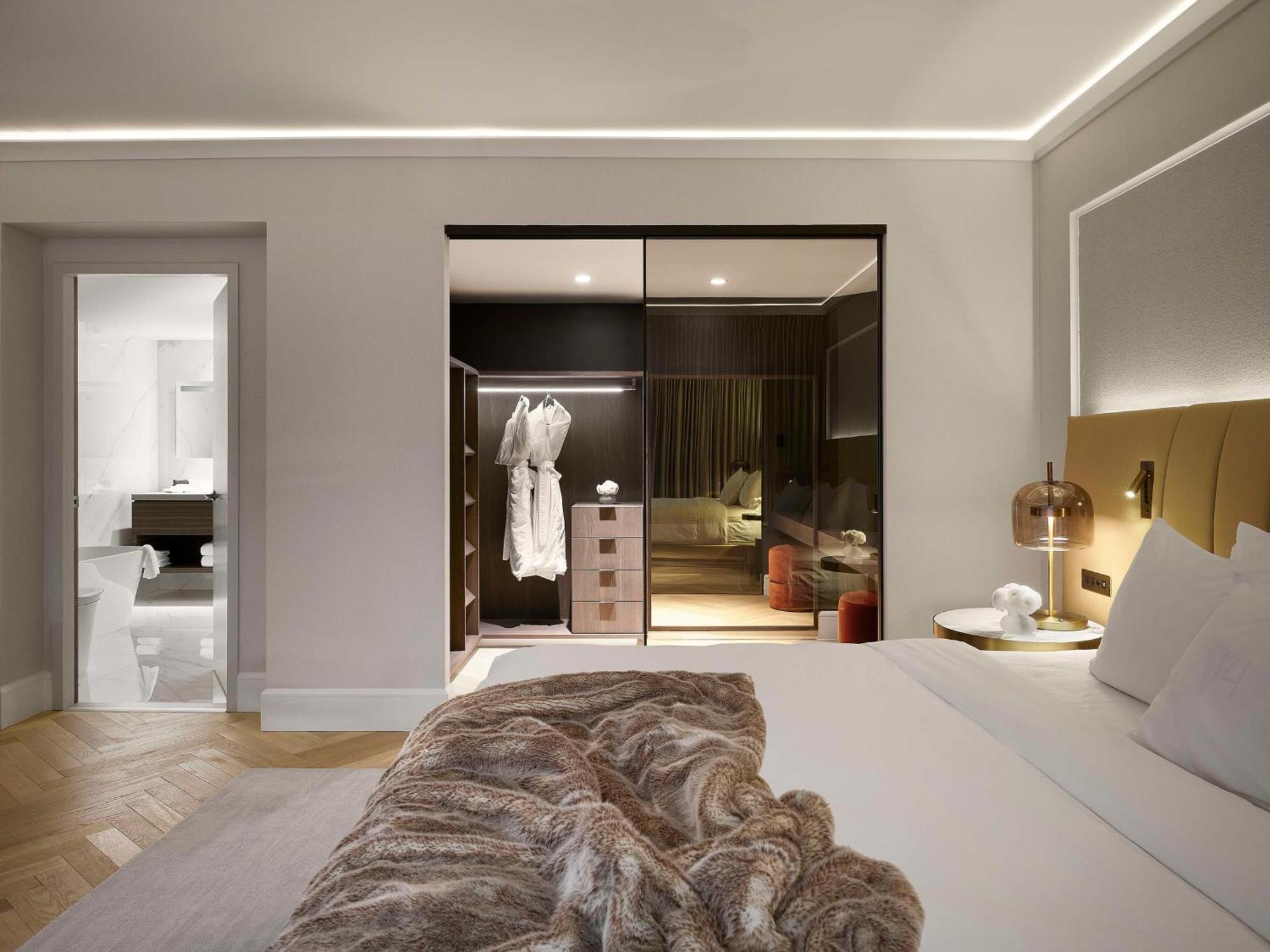 Vogue Hotel Montreal Downtown, Curio Collection By Hilton المظهر الخارجي الصورة